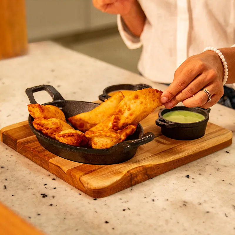 Assadeira de Ferro Fundido com Molheiras + Suporte de Madeira - Imagem 5